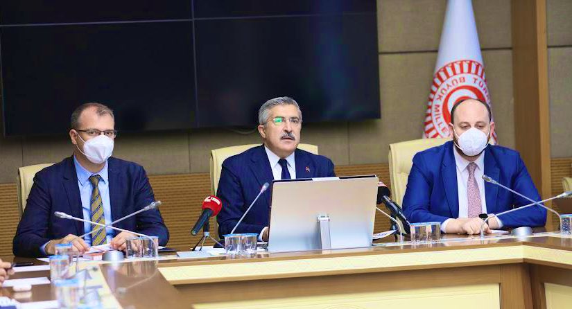İnternet Yasası veya Sosyal Medya Yasası meclis gündemine getirilmeli