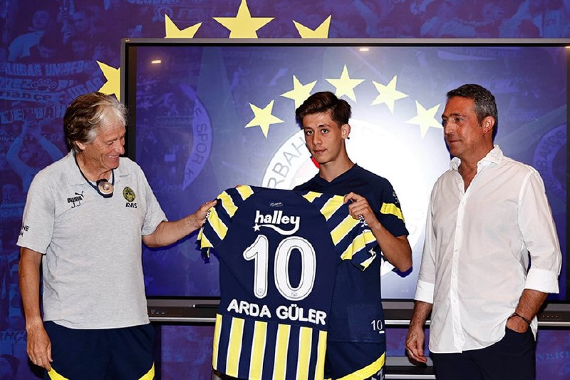 10 numaralı forma 17 yaşındaki Arda Güler'in