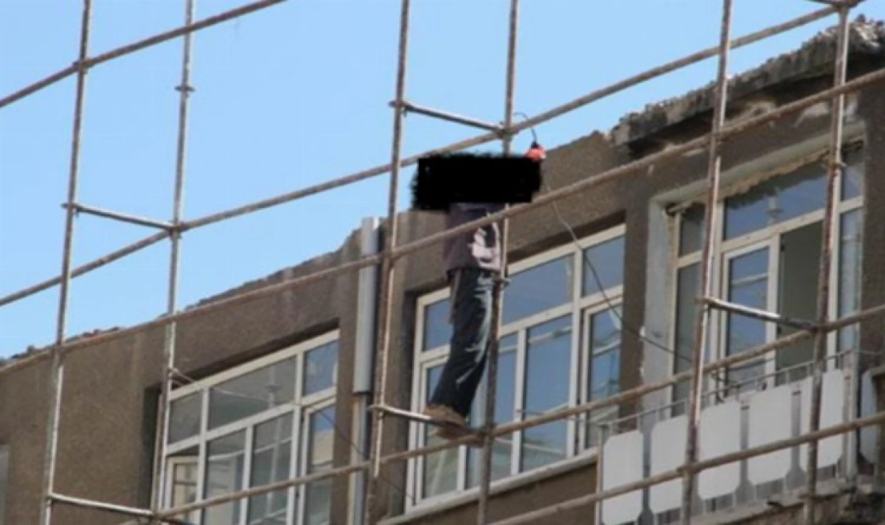 İnşaat İskelesinden düşen işçi yaralandı