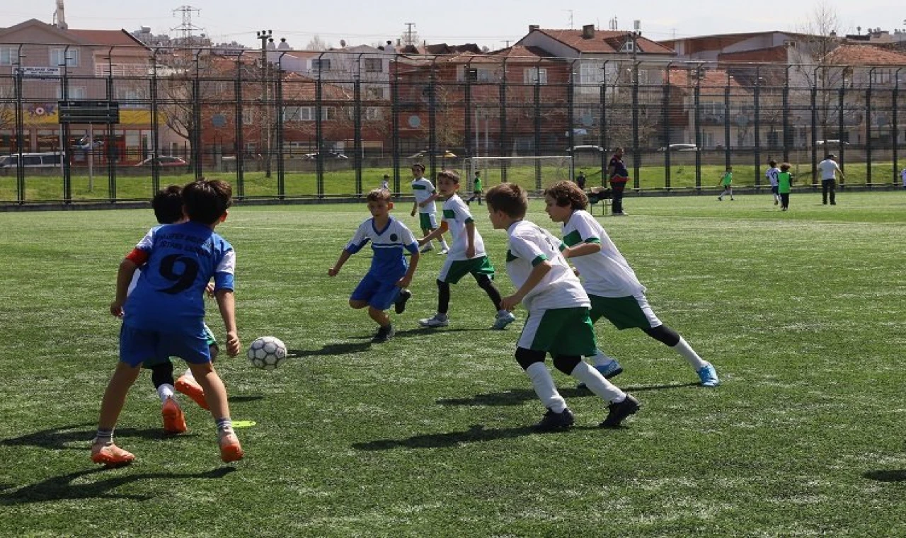 Bursa’daki İlkokul Futbol Şenliği’nde kupalar sahiplerini buldu