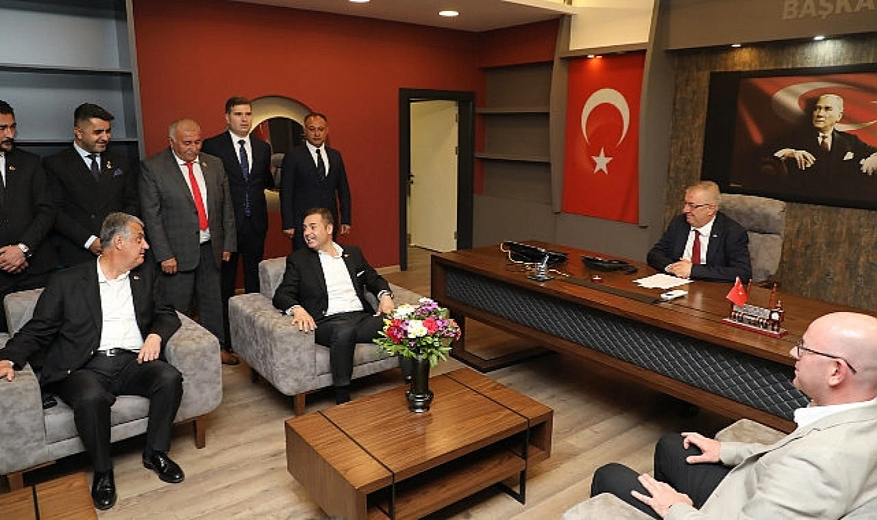 Ahmet Akın, Edremit Belediyesi’ni ziyaret etti