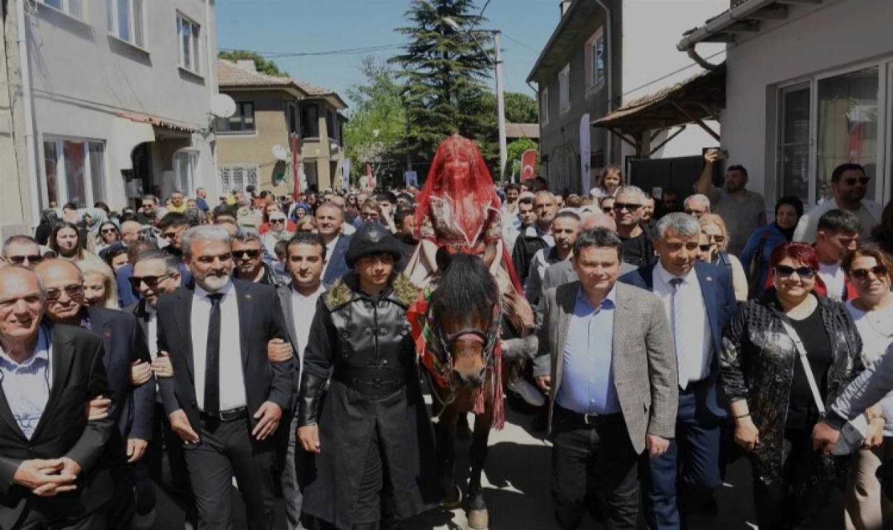 Bursa Osmangazi’de köy düğünü coşkusu... Bin yıllık gelenek yaşatıldı