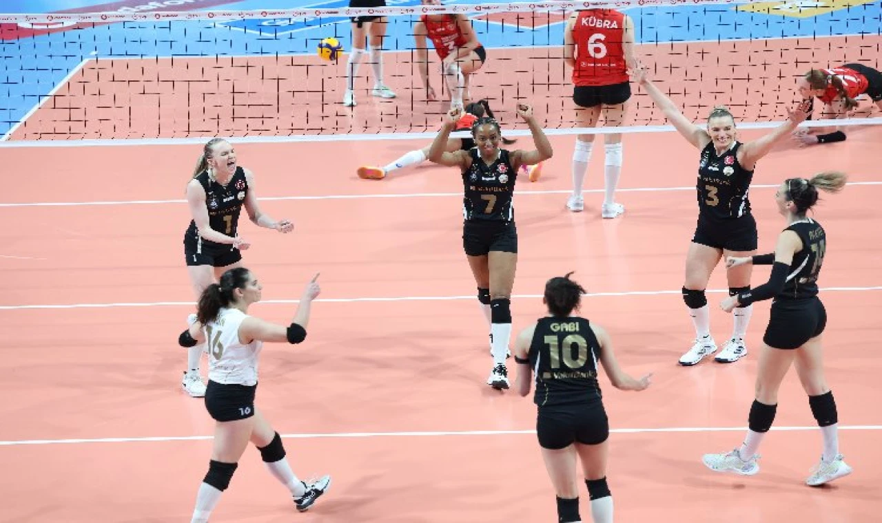 VakıfBank sezonu 3. sırada tamamladı