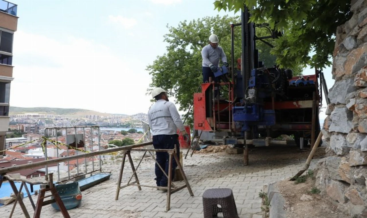 Bursa Gemlik’te çöken istinat çevresinde hareketlilik ölçümleri yapılıyor