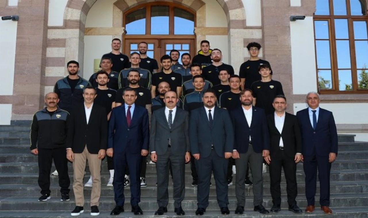 Konya’da yükselen takımdan Başkan Altay’a ziyaret