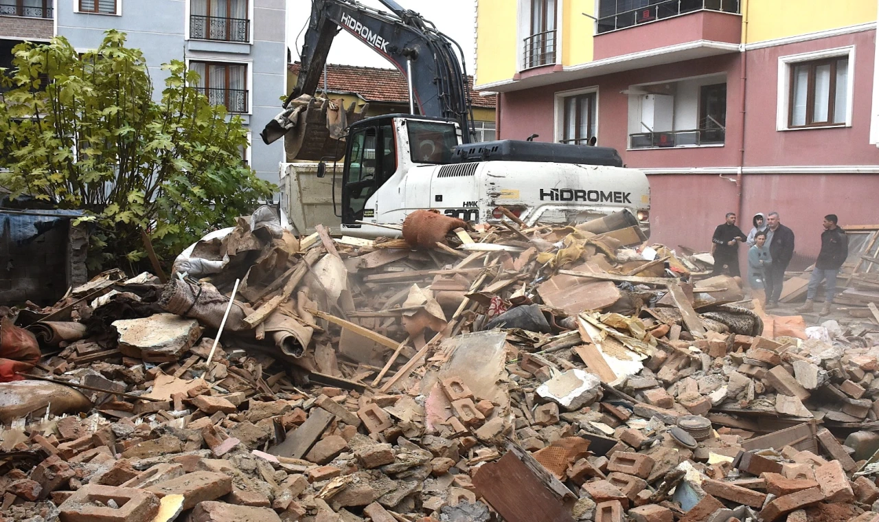 Bursa Gemlik’te metruk temizlik