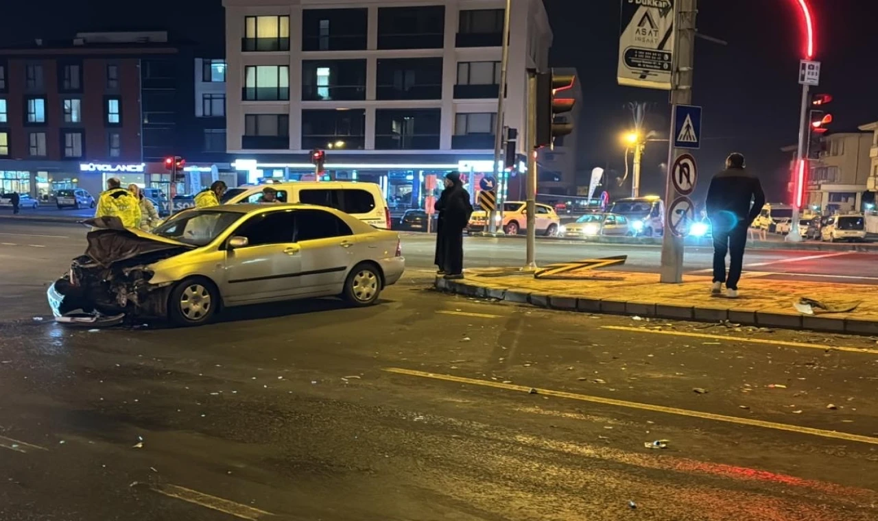Düzce’de iki otomobil çarpıştı! 4 yaralı