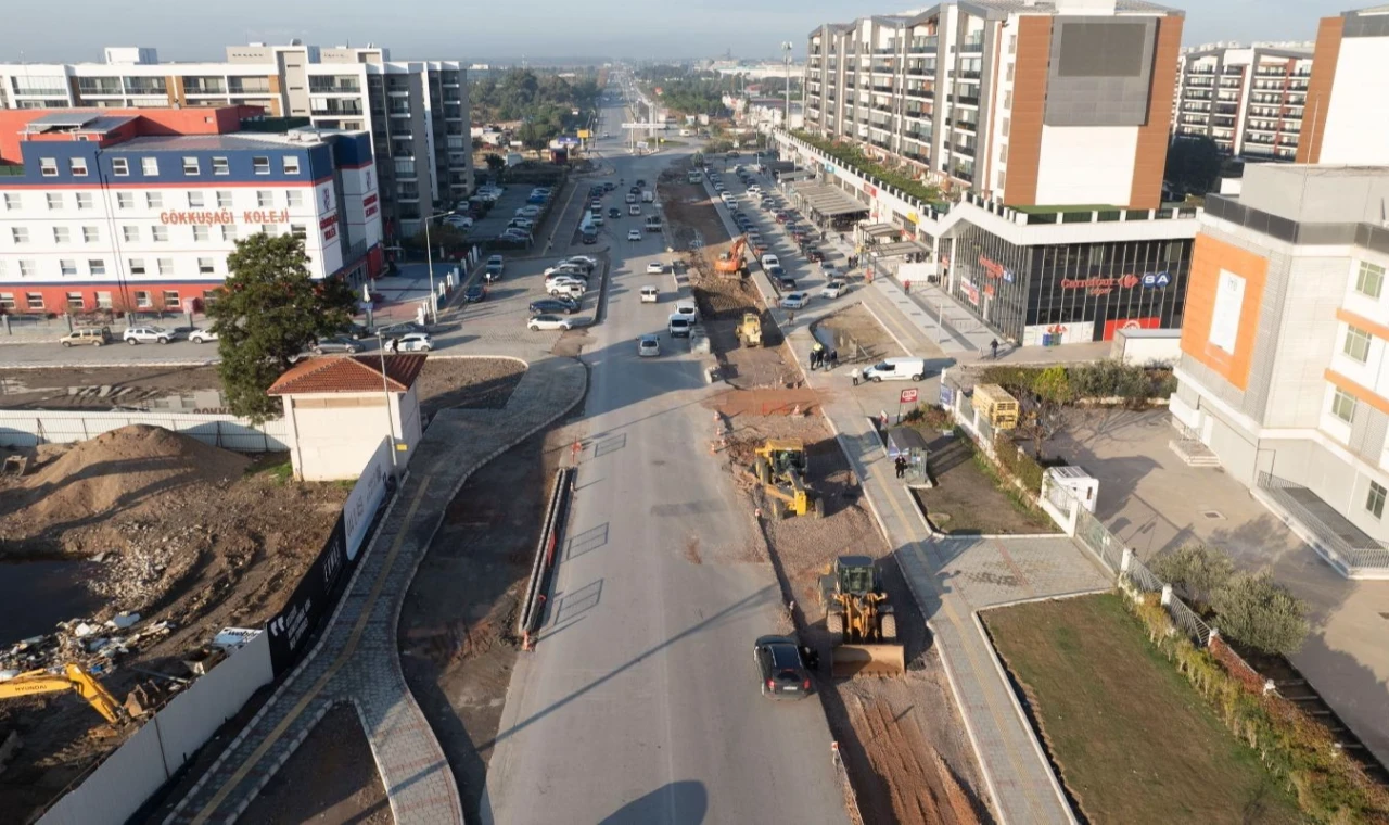 İzmir’de Eski Havaalanı Caddesi yenileniyor