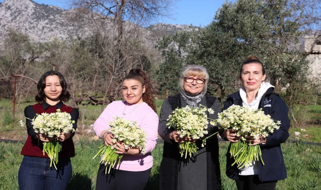 Antalya’da kadın üreticilere mis kokulu destek