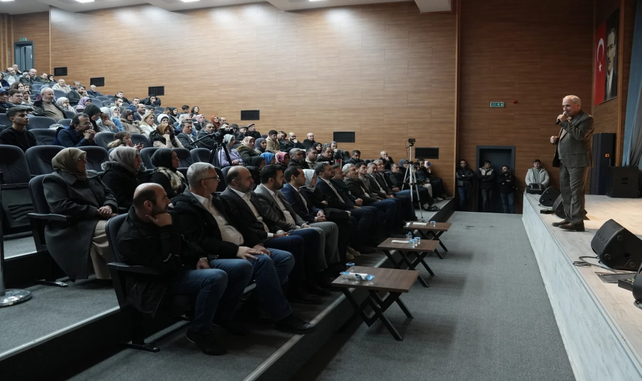 Konya’da şehir konferansları sürüyor