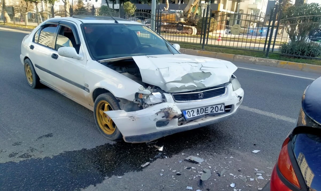 Adıyaman’da zincirleme kaza: 4 araç hurdaya döndü