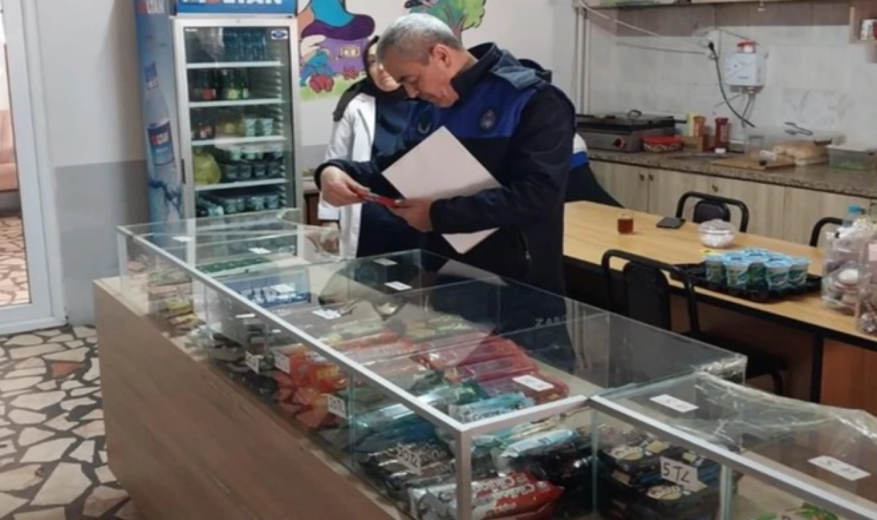 Bursa İnegöl Zabıtası’ndan okul kantinlerine yakın mercek