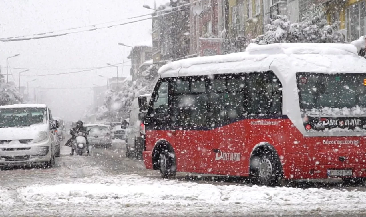 Düzce’de eğitime kar molası