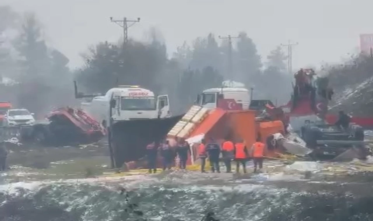 Düzce’de kar küreme aracı tıra çarptı: 2 ölü