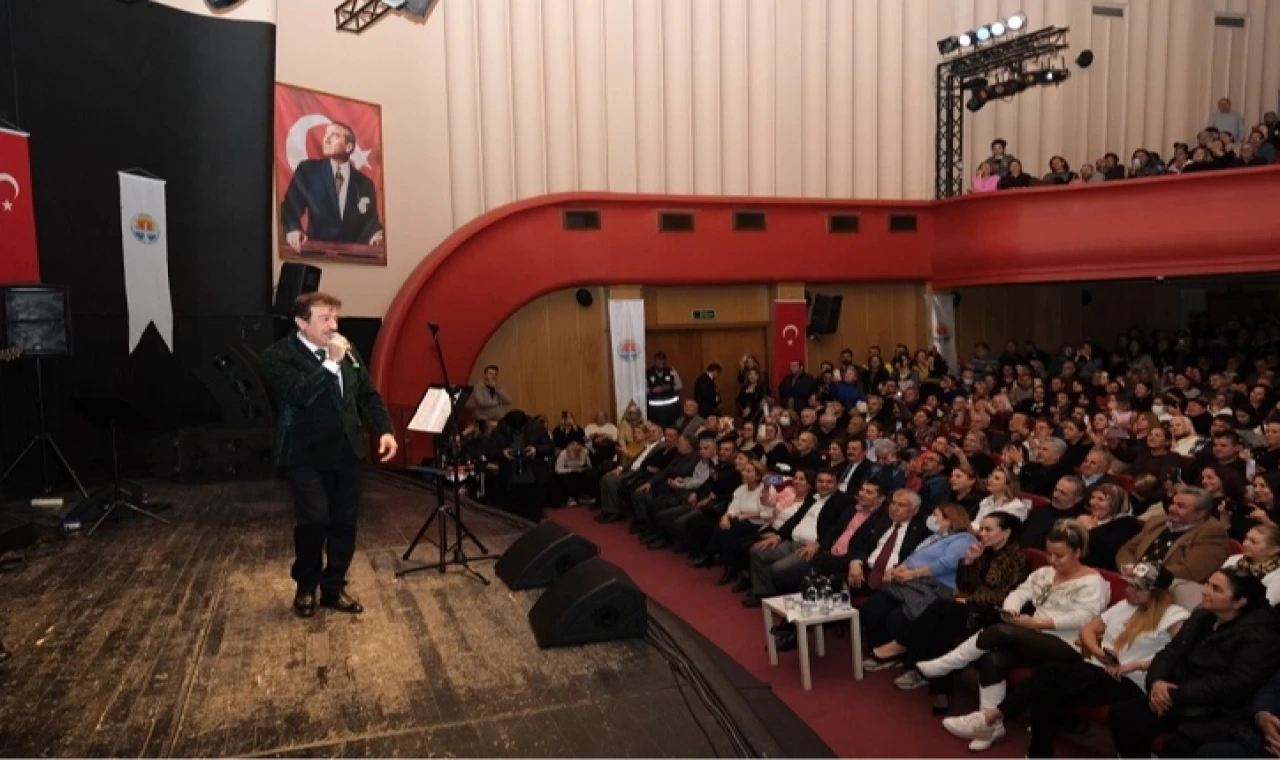 Ferdi Tayfur Adana’da anıldı