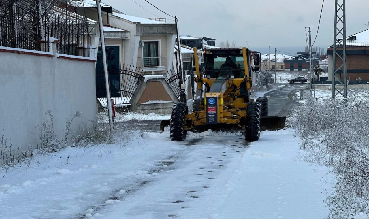 İstanbul Beylikdüzü’nde karla mücadele sürüyor