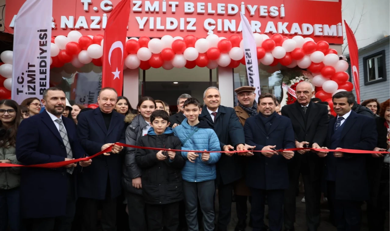 İzmit’te Ali Nazile Yıldız Çınar Akademi LGS Merkezi açıldı