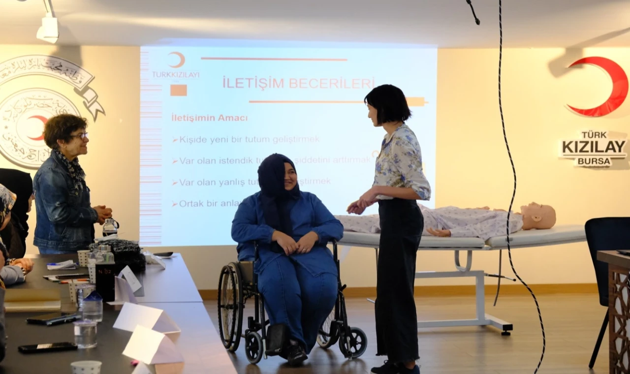 Türk Kızılay Bursa’dan kadın gönüllülerine eğitici eğitimi