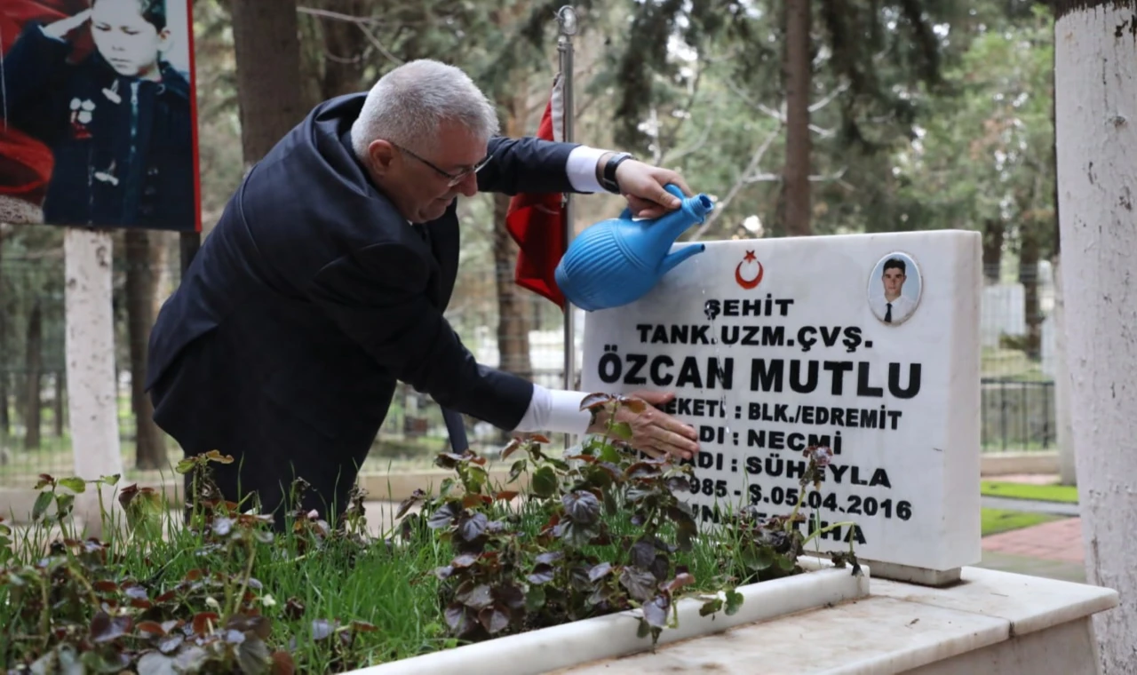 Balıkesir Edremit Şehitliği’ne anlamlı ziyaret