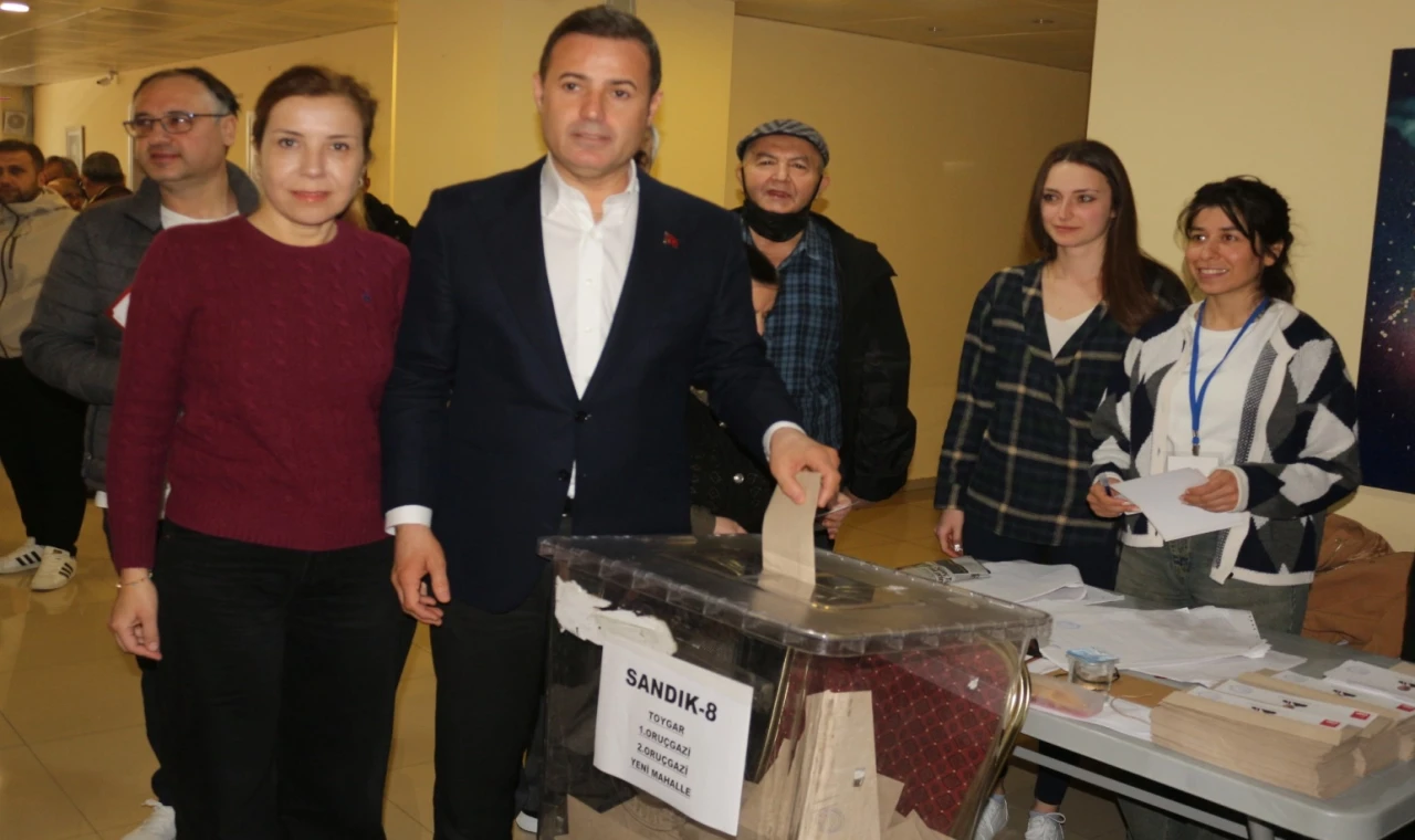 Balıkesir’in 20 ilçesinde vatandaşlar sandıkları doldurdu