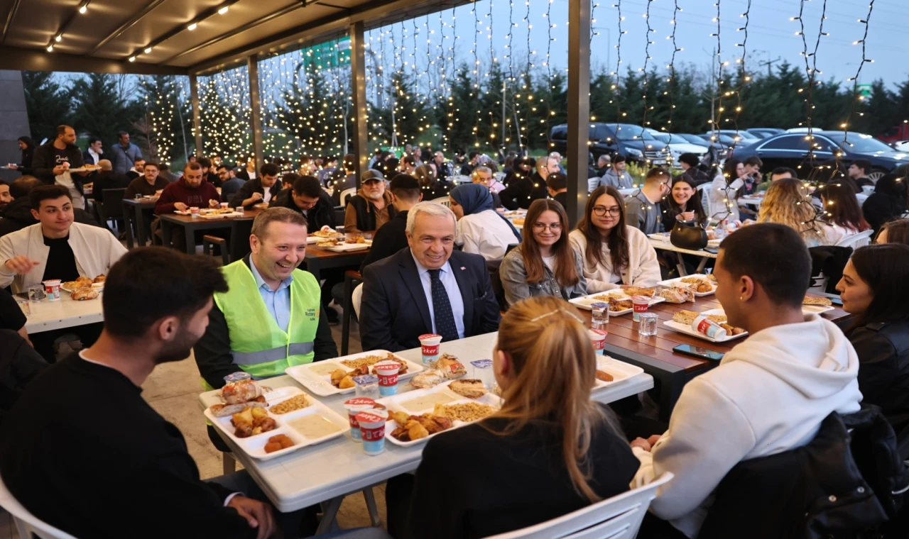 Bursa Nilüfer’de Başkan Özdemir gençlerle buluştu