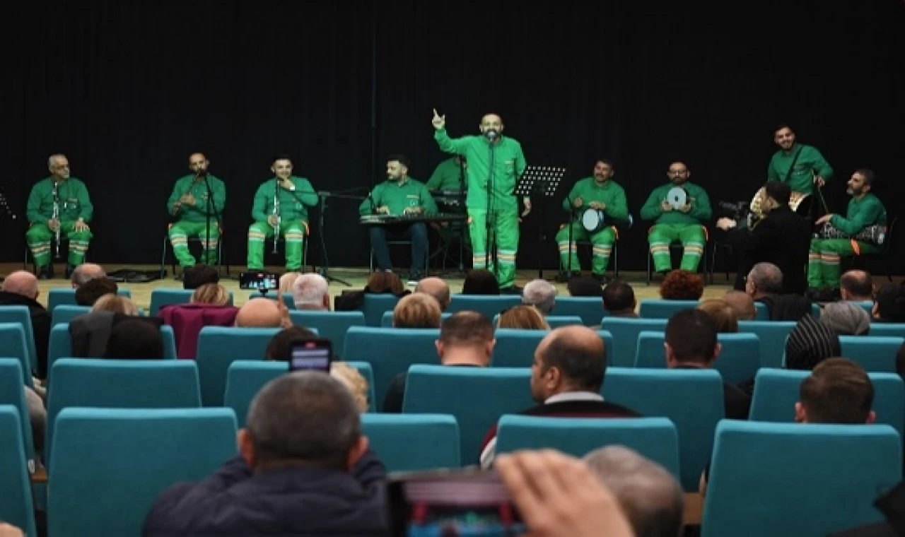 Bursa Osmangazi’de temizlik işçileri bu kez kulakların pasını temizledi