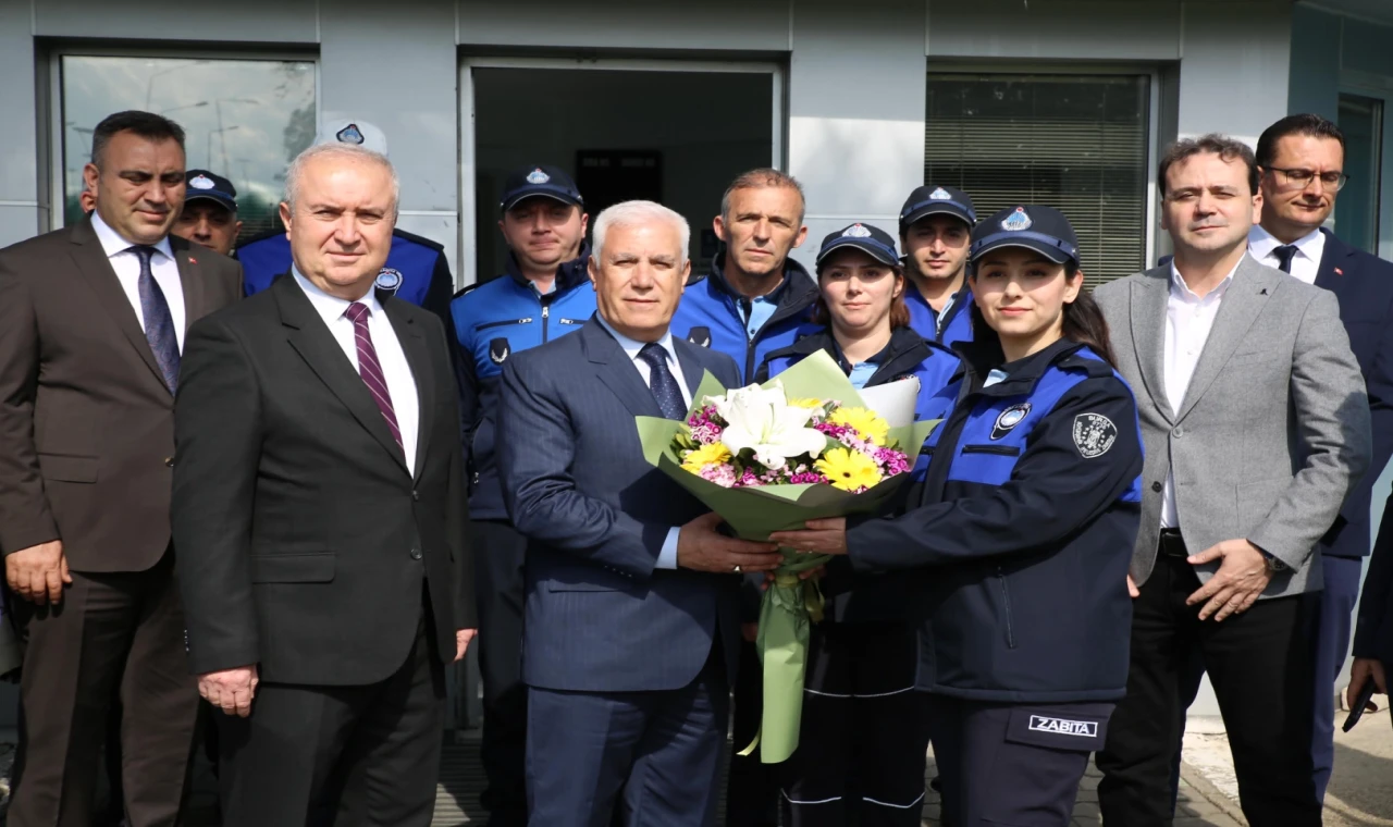Bursa’da Başkan Bozbey bayramda çalışan ekipleri unutmadı