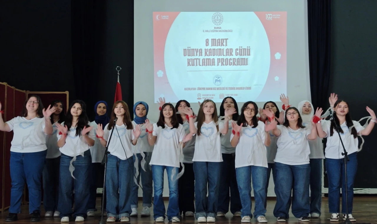 Bursa’da liseli öğrencilerden 8 Mart programı