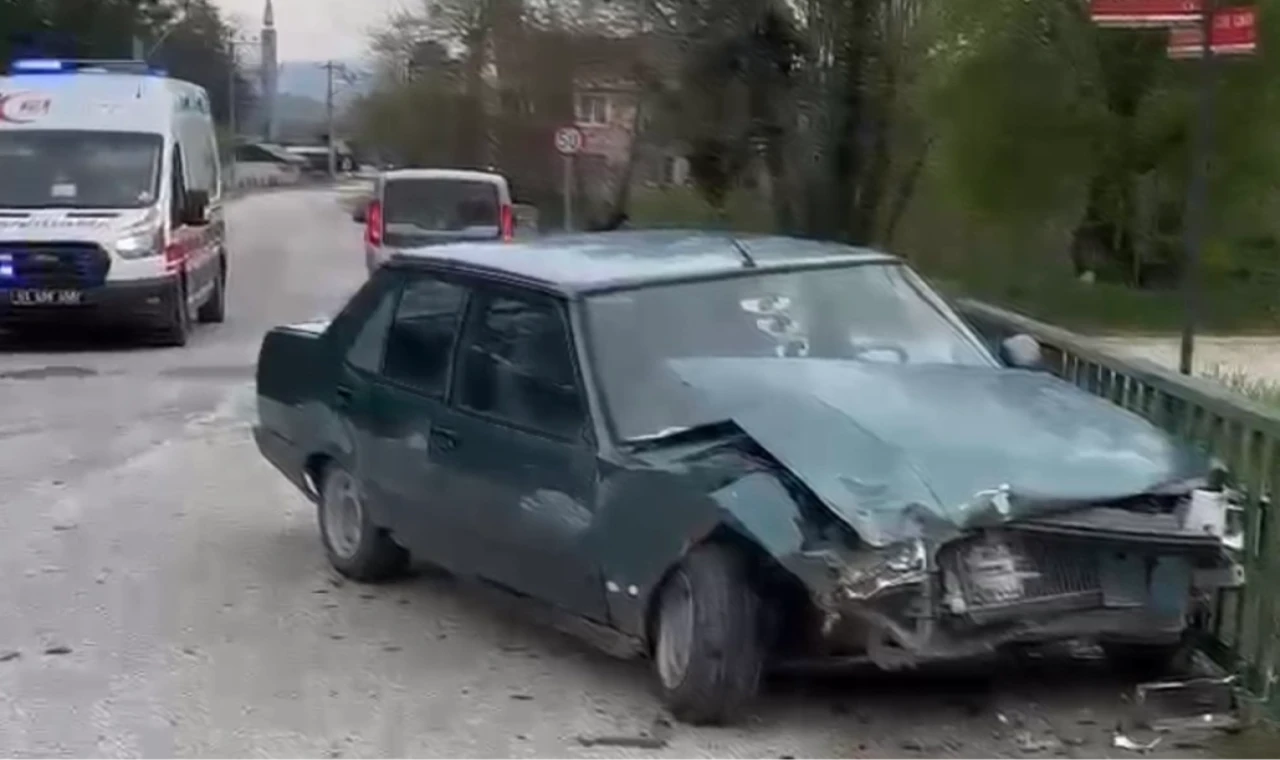 Düzce’de iki otomobil çarpıştı: 4 yaralı