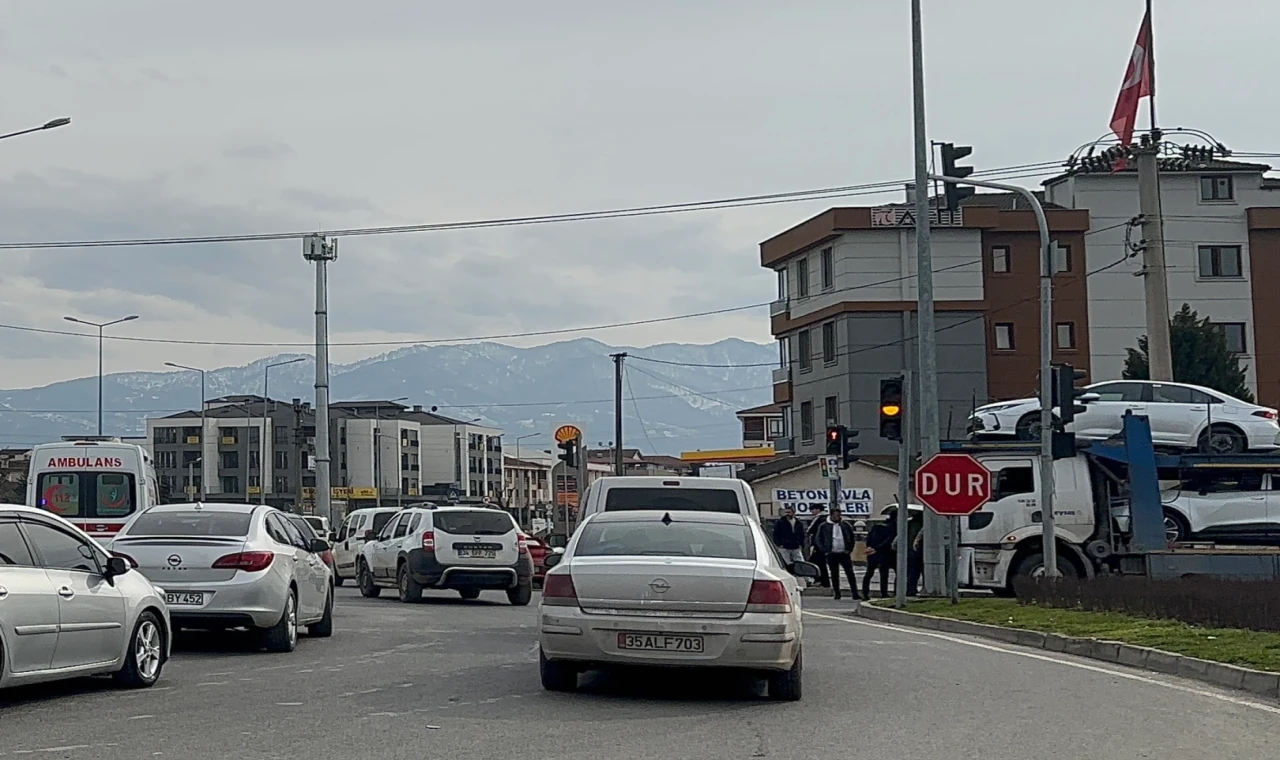 Düzce’de ışıklarda kaza: 1 yaralı