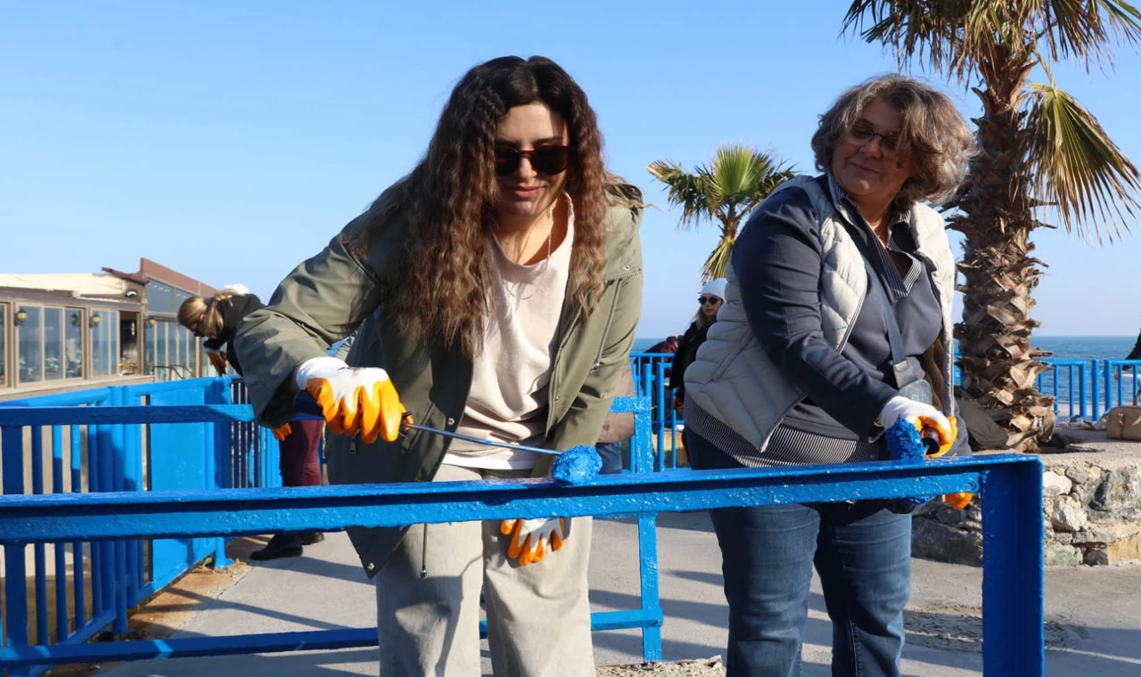İzmir Güzelbahçe’den ‘boyanı, fırçanı al gel’ kampanyası
