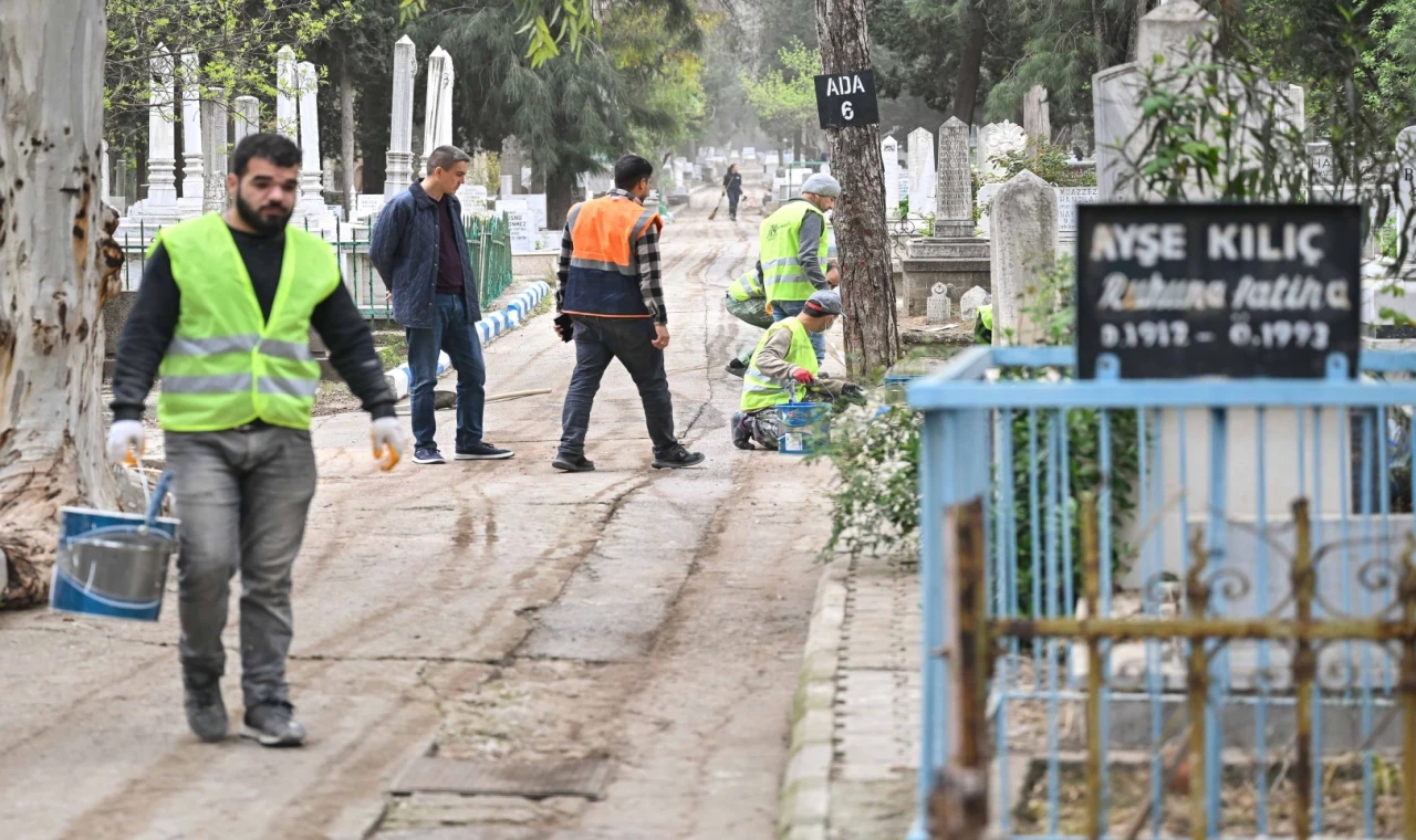 İzmir’de Bornova ve Büyükşehir iş birliğiyle bayram temizliği