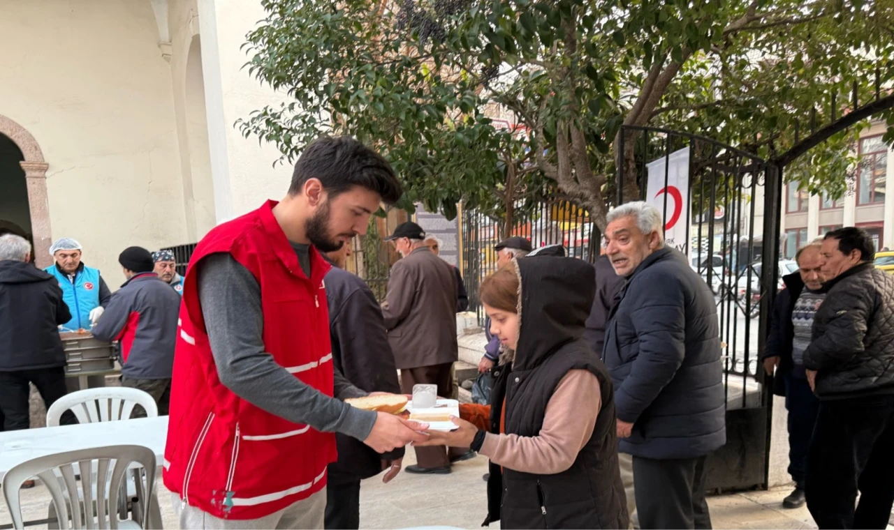 İzmir’de Kızılay Konak’tan Ramazan seferberliği
