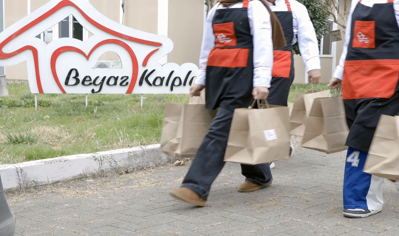Kocaeli’de ’Beyaz Kalpler’ gönüllere dokundu