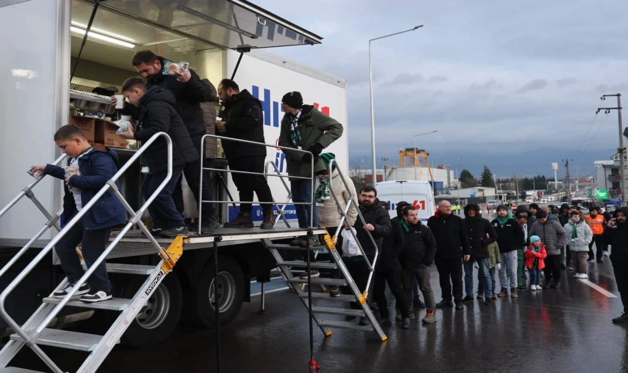 Kocaeli’de Ramazan bereketi tribünlere taşındı