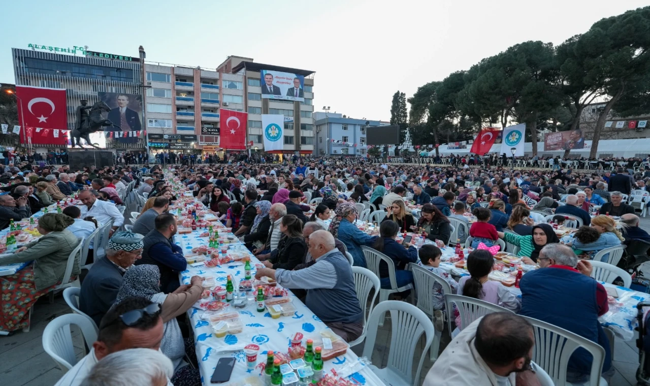 Manisa gönül sofrasındaki ekmeğini Alaşehir’de bölüştü