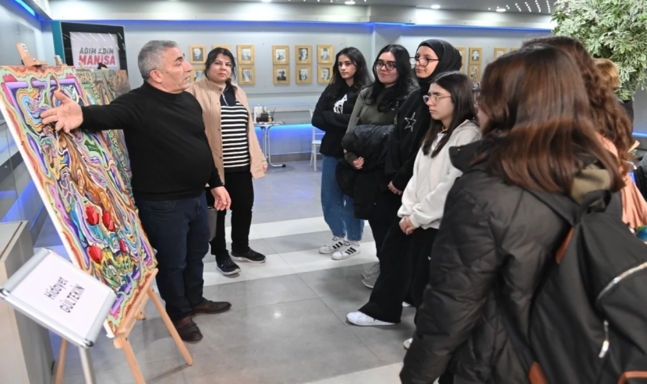 Manisa’da “Fırça İzleri” sanatseverlerle buluştu