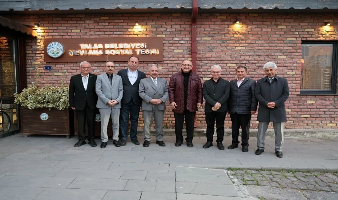 Mehmet Özhaseki İkram Sofrası’nda