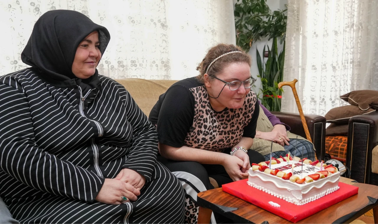 Ankara Keçiören’de özel bireylere sürpriz doğum günü