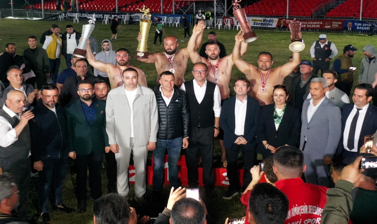 Antalya’da Gazipaşa güreşcisi sezona altın kemerle başladı