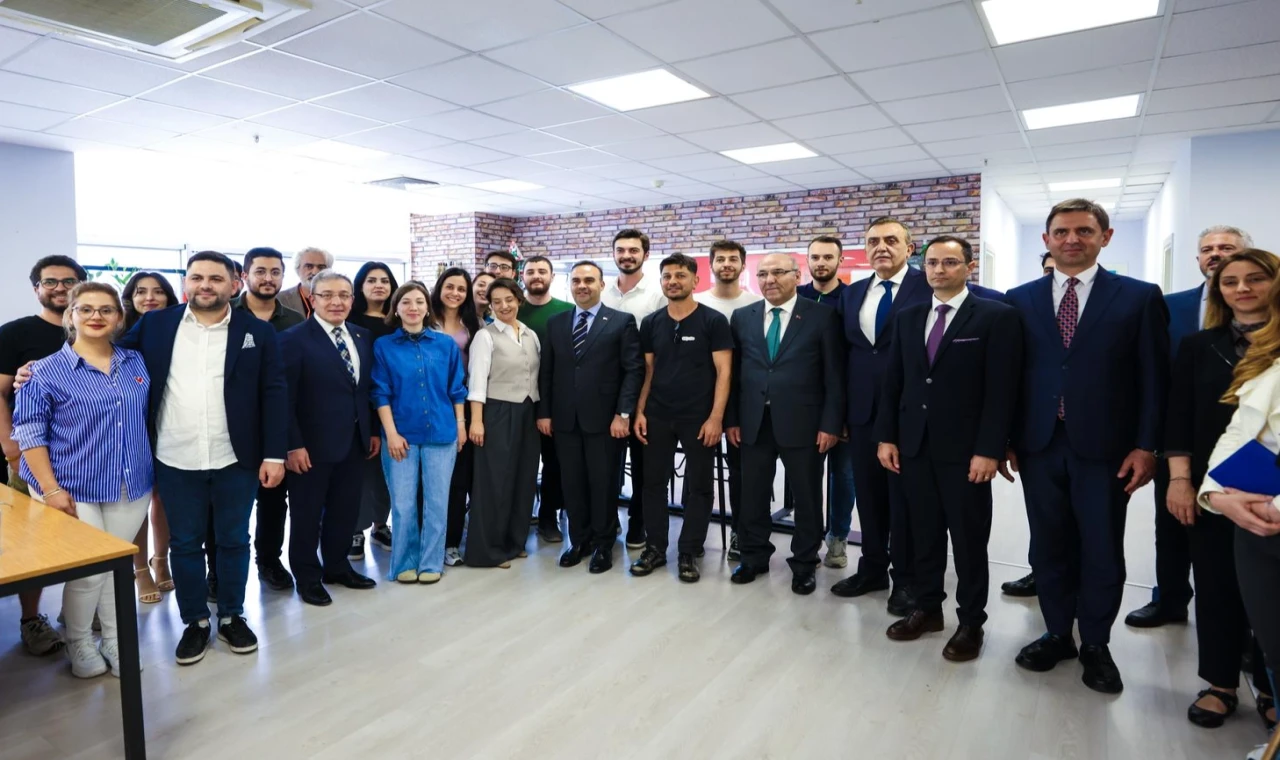 Bakan Kacır, DEÜ’lü girişimcilerle bir araya geldi