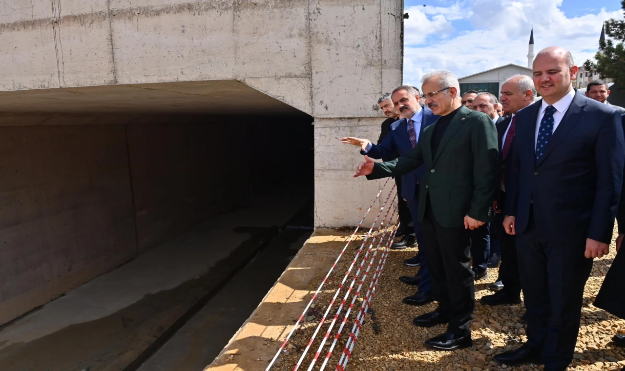 Bakan Uraloğlu açıkladı... O hatta 2027’de yolcu ve yük taşımacılığı başlıyor