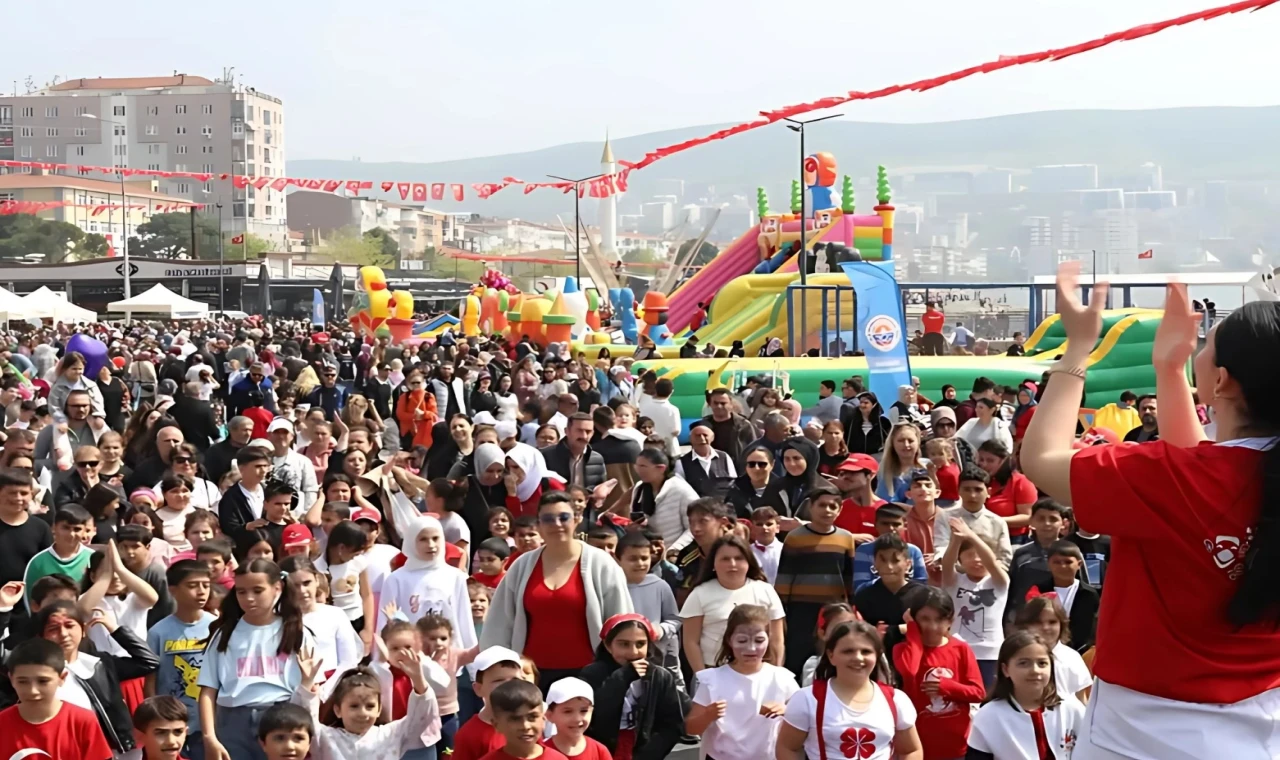 Bursa Gemlik’te çocuklar 23 Nisan’ı neşeyle kutladı