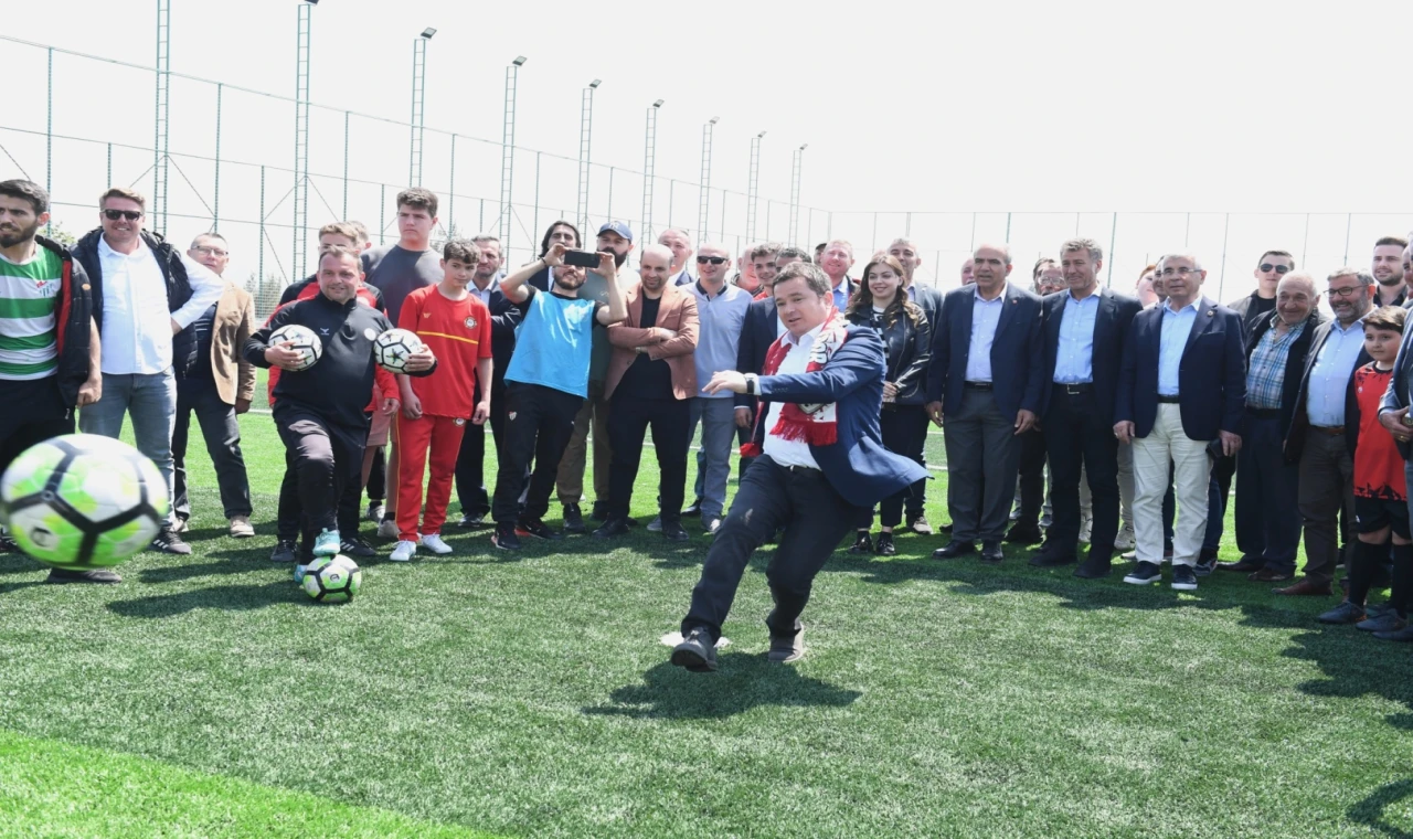Bursa’da amatör futbol camiası bir tesis daha kazandı