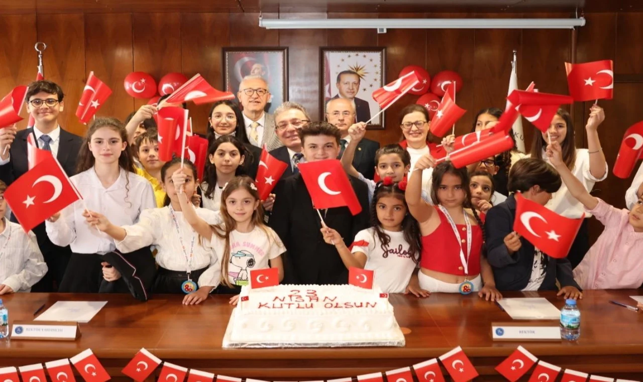 DEÜ’de yönetim çocuklardaydı