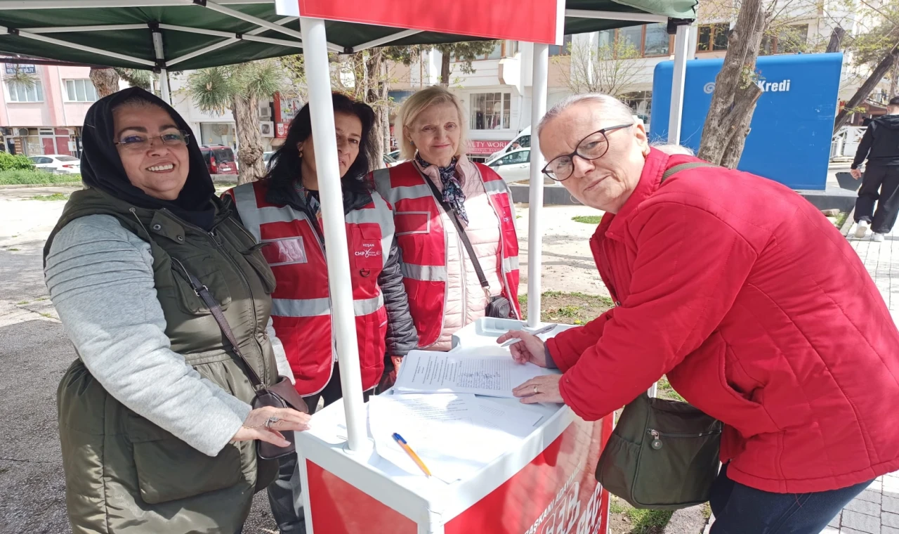 Edirne Keşan’da CHP’den erken seçim ve İmamoğlu için imza çağrısı
