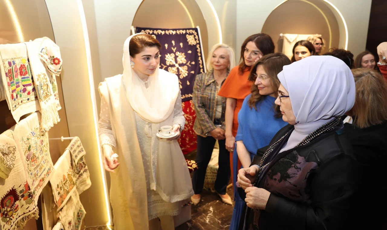 Emine Erdoğan, lider eşleriyle ”Anadolu” sergisinde