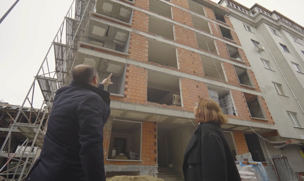İstanbul’da riskli yapıların dönüşümü sürüyor... Bakan Kurum’dan ’yarısı bizden’ paylaşımı
