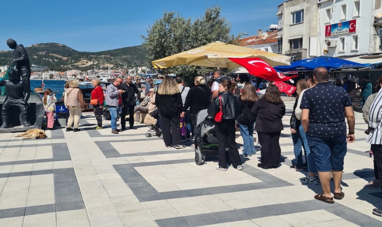 İzmir Foça’da Başbuğ Türkeş’e lokma hayrı