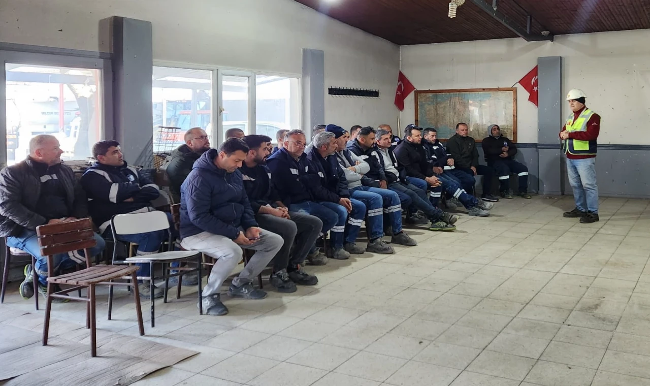 İzmir Selçuk’ta belediye personeline ’İş Sağlığı ve Güvenliği’ eğitimi